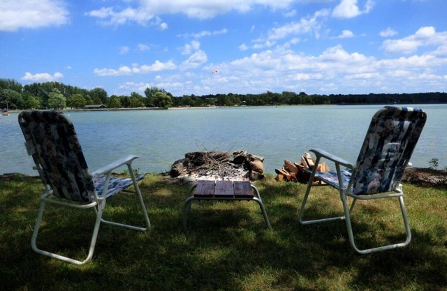 Owasco Lake Shoreline 3-BR, 2 Bath Home with Aluminum Boat, Canoe and 2 Kayaks