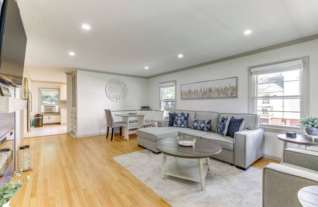 Owl`s Nest - Cozy Westfield Home w/Fire Pit