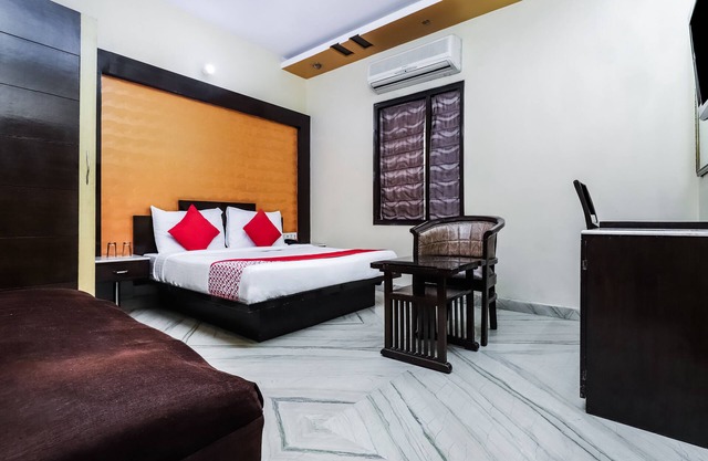 OYO 362 Hotel J P Inn