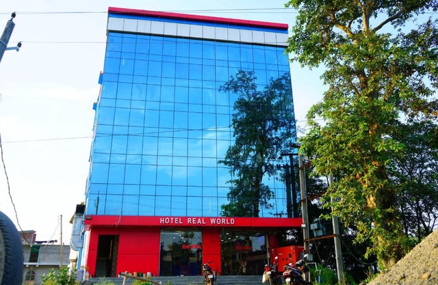 OYO 70132 Hotel Real World