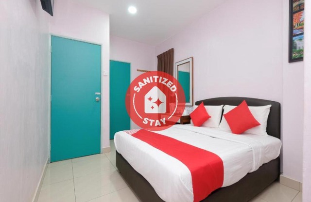 OYO 89877 Sun Triang Hotel