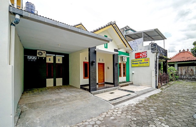 OYO 90869 Happy Homestay Syariah
