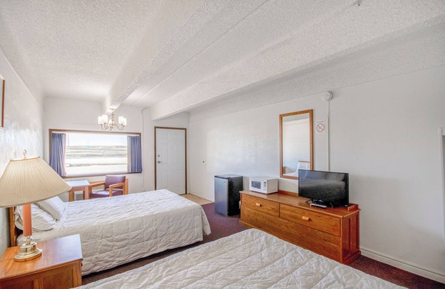 OYO Crossroads Inn