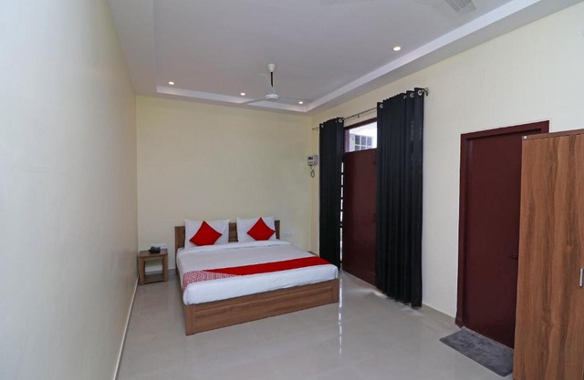 OYO Flagship 27925 Kotra House Gomtinagar