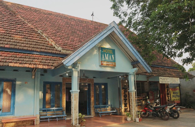 OYO Life 1972 Aman Family Inn Syariah