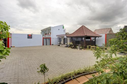 OYO Life 3982 Azka Homestay Syariah