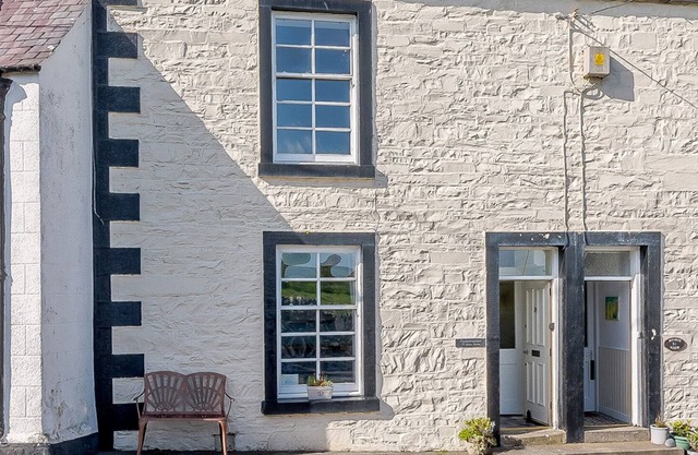 OYSTERCATCHER, family friendly, with a garden in Isle Of Whithorn
