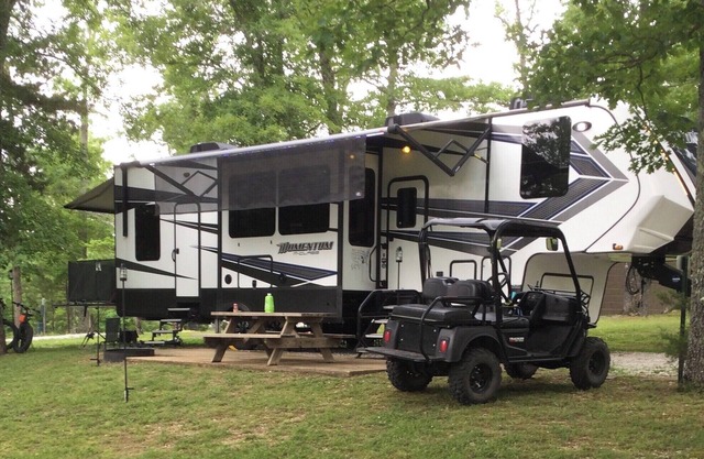 Ozark Getaway! Near Jacks Fork River with Free Parking! Pets Allowed!