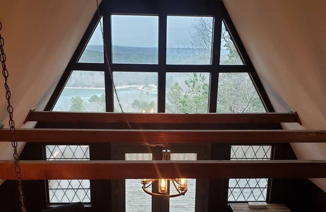 Ozark Oasis 3 B/3 B in Eminence with Spectacular View!