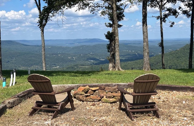 Ozark Vista Retreat - Ozark views with modern style