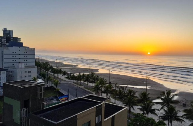 Pé na areia, frente mar, wi-fi e garagem coberta no Caiçara - PG