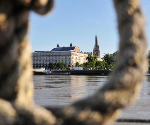 Péniche UHARTEA chambre d'hôtes "Baionako Gambara"