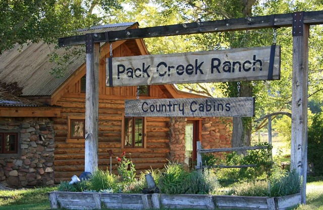 Pack Creek ~ Gate House : Beautiful Fully Renovated Cabin. Copper Soaking Tub. High-End Kitchen