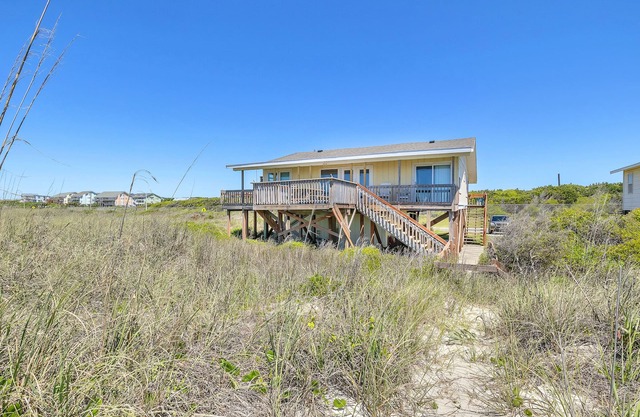 Palermo: Classic Oceanfront Cottage in Quiet Caswell Beach