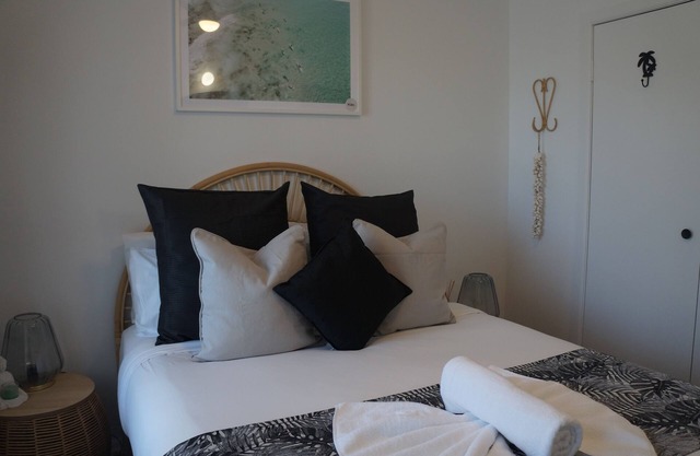 Palm Breeze - 4 bedroom - Walk to the Ocean