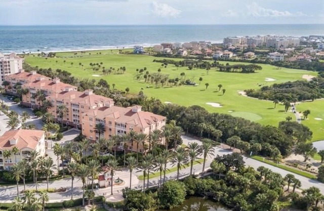 Palm Coast, FL 2BD/2BR Beach Villa - walk to the Ocean! Free Parking!