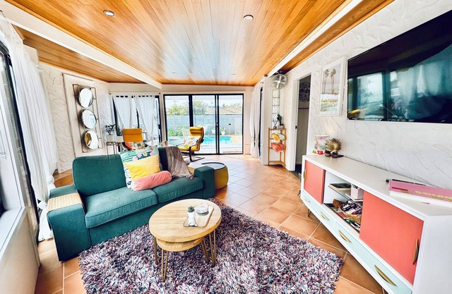 PALM SPRINGS – 2 BED + POOL – COFFS HABOUR