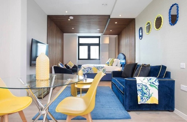 Palm Tree House - Dolce Lemons