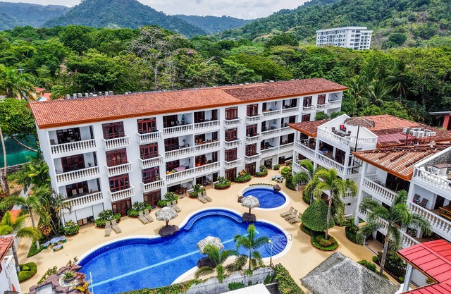 Paloma Blanca Beach front Condo - Steps to the beach