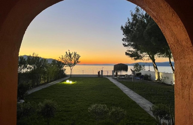 Pampas Seafront villa, 6 bedrooms, North Evvoia