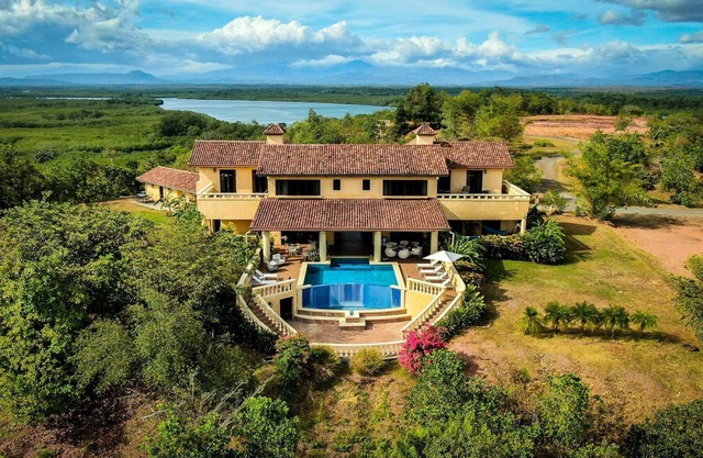 Pan009 - Luxurious villa surrounded by nature near Playa Hermosa