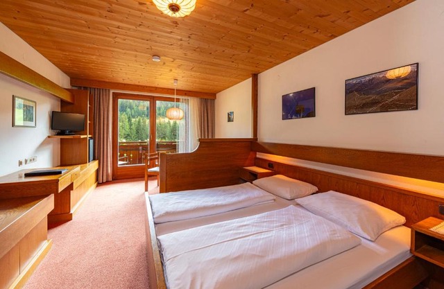 Panorama Hotel CIS - bed and breakfast
