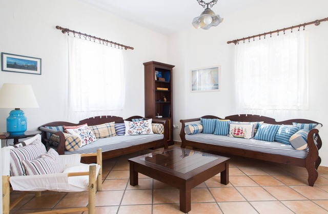 Panoramic Aegean Sea & Mountain Views! Light & Airy Villa in Historical Town