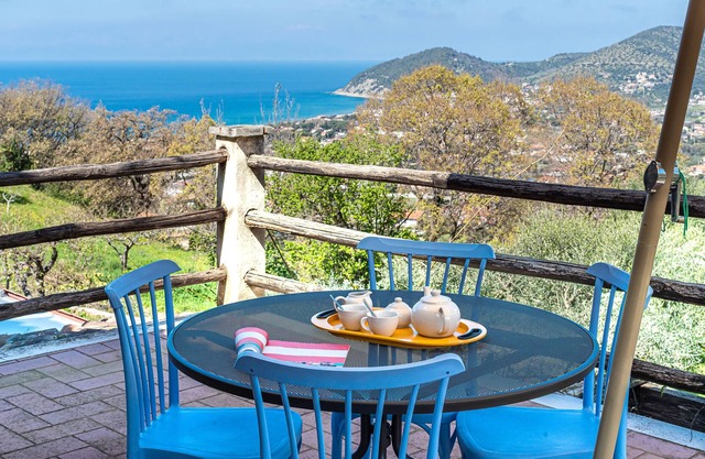 PANORAMIC APARTMENT IN ANCIENT FARMHOUSE - 4 PAX