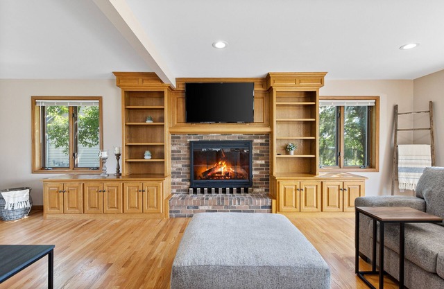 Panoramic Bay Views: Spacious with Expansive Deck by RedAwning