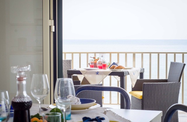 Panoramic beach apartment with large terrace, sea view, quiet, WiFi, max. 5 pers