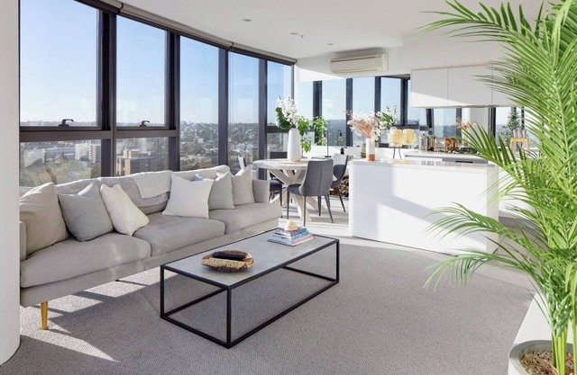 Panoramic Elegance Stylish off Chapel St with Pool