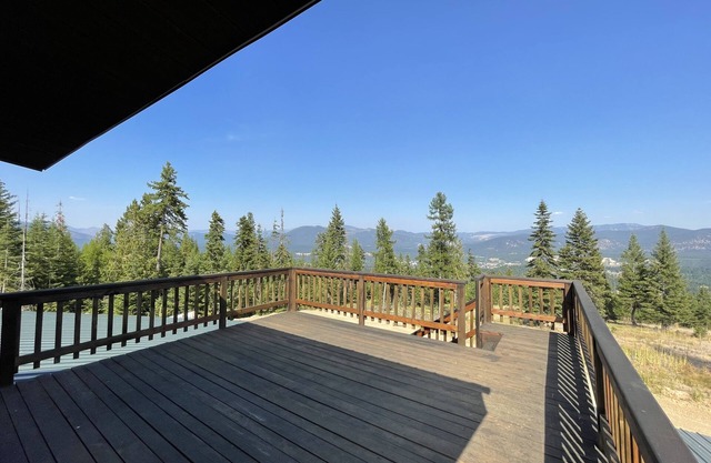 Panoramic Mountain View Loft