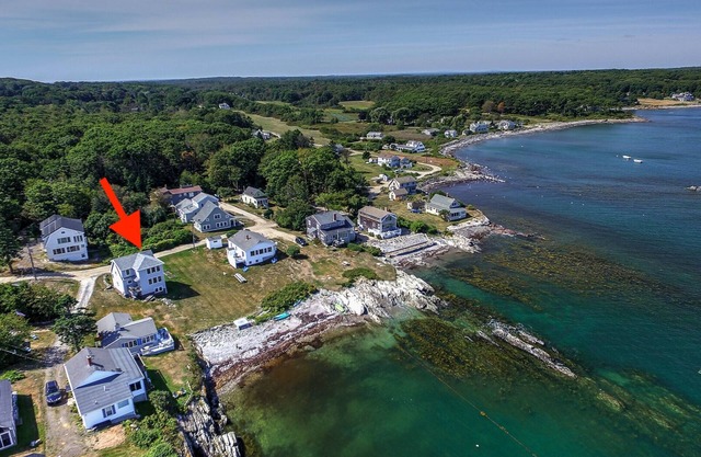 Panoramic Ocean Views, Private Beach, next to Portland.