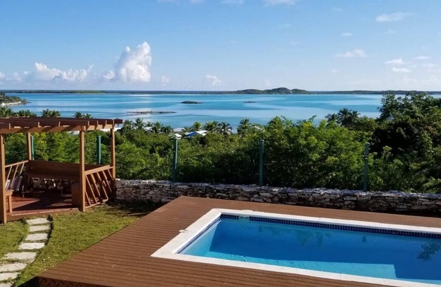 Panoramic ocean view luxury villa with pool, few minutes walk to Palm Bay Beach
