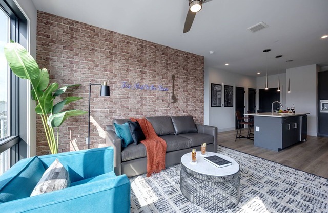 Panoramic Penthouse - Mins to Broadway - Pool & Gym