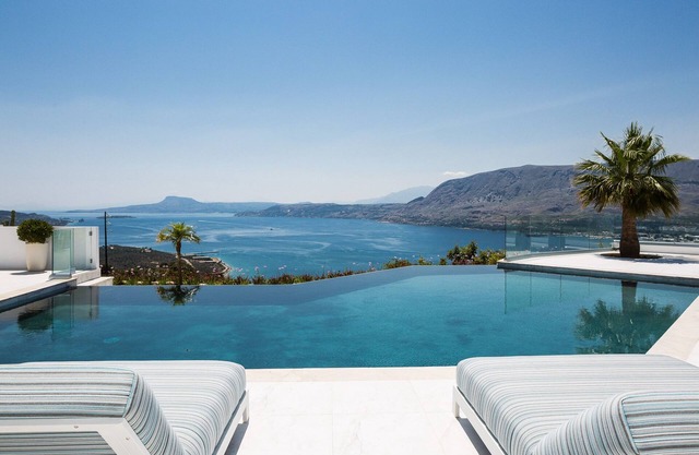 Panoramic sea views, private heated pool & jacuzzi!