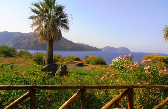 Panoramic two-room apartment with large patio at Vulcano