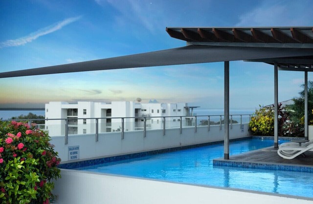 Panoramic views 3BR Cairns City Apartment