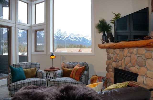 PANORAMIC VIEWS TO BANFF NATIONAL PARK | TWO STOREY PENTHOUSE | WINTER ON SALE