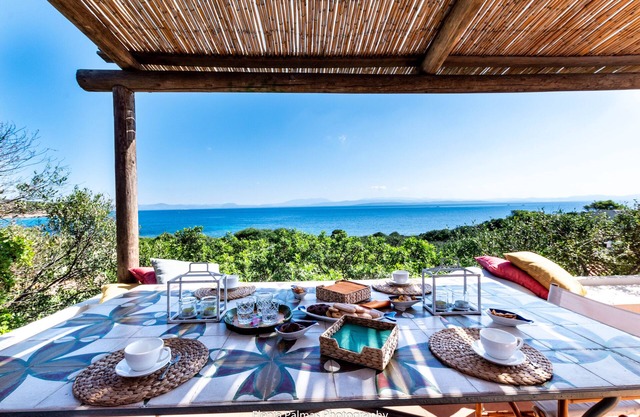 PANORAMIC VILLA WITH PRIVATE ACCESS TO THE SEA CIN IT111071C2000P5048