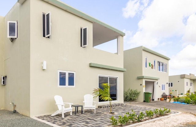 Papaya Resort Curaçao - Modern house with a beautiful view and fresh breeze