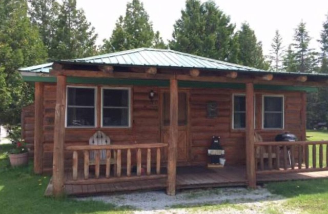 Papins Resort Cabin #6