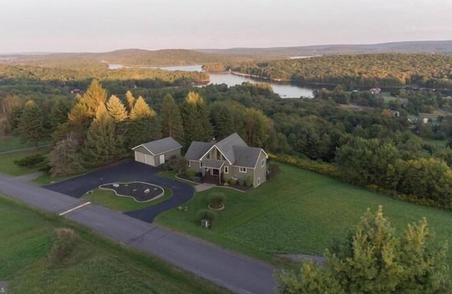 Paradise Cove Vista-Deck View-King Beds-Hot Tub, Paradise Cove Vista-Lake and Mountail View-Hot Tub-.
