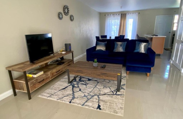 Paradise Heaven is a cheerful 2 bedroom townhouse