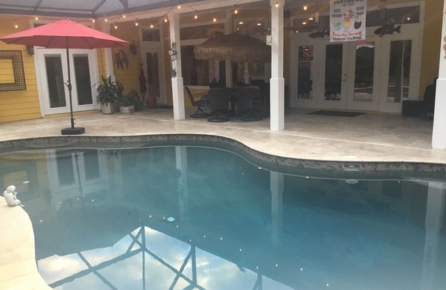 Paradise in a country setting. 2 BDRM 1100 SQ FT apartment. 1 King ,1 Queen