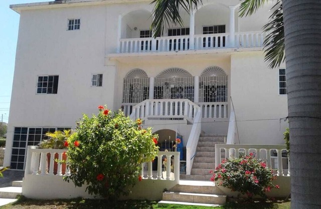 Paradise In The North Of Jamaica ~ Includes Your Own Staff!