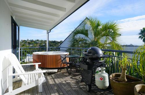 Paradise Palm Beach, Hot Tub