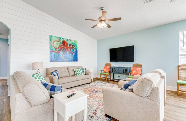 Paradise | Steps to Beach | Large Deck | Dog Haven