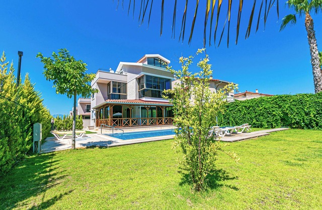 Paradise Town Villa Estella
