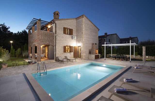Paradise Villa Istria with Pool, 4 bedrooms, green yard, shared Tennis court
